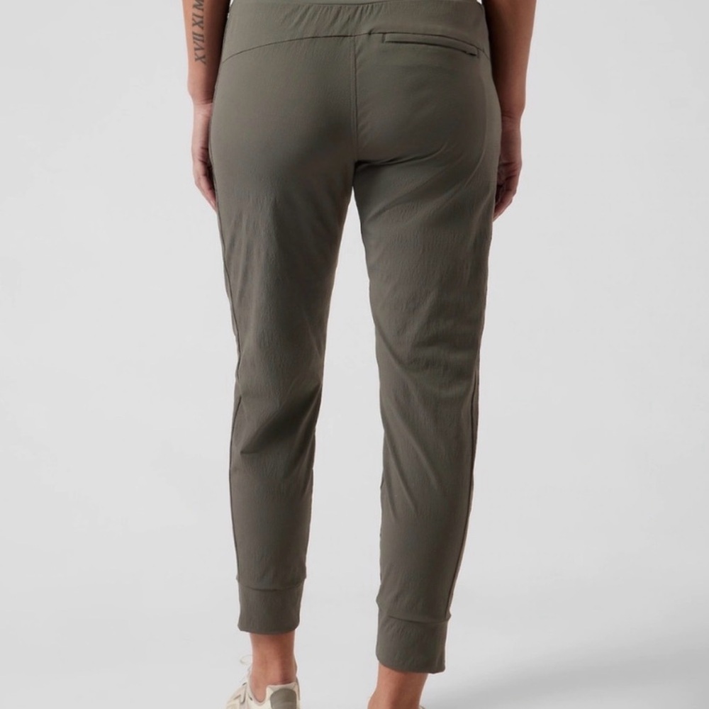 Athleta Trekkie North Jogger Olive Green Pants Size 8 Lightweight Travel Hiking - Picture 2 of 9